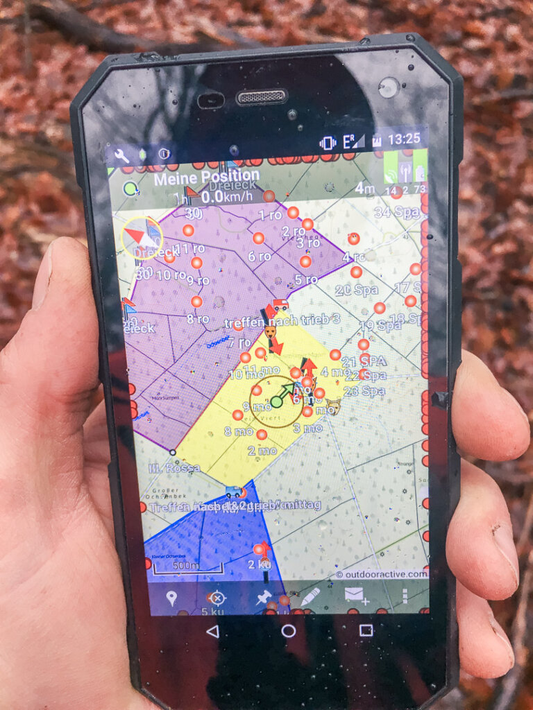 Hundeortung während der Drückjagd auf dem Handy mit der App von Tracker
