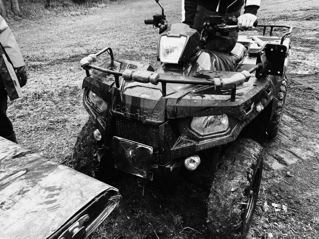 Das Quad als geländegängiger Partner für die Wildbergung auf der Drückjagd