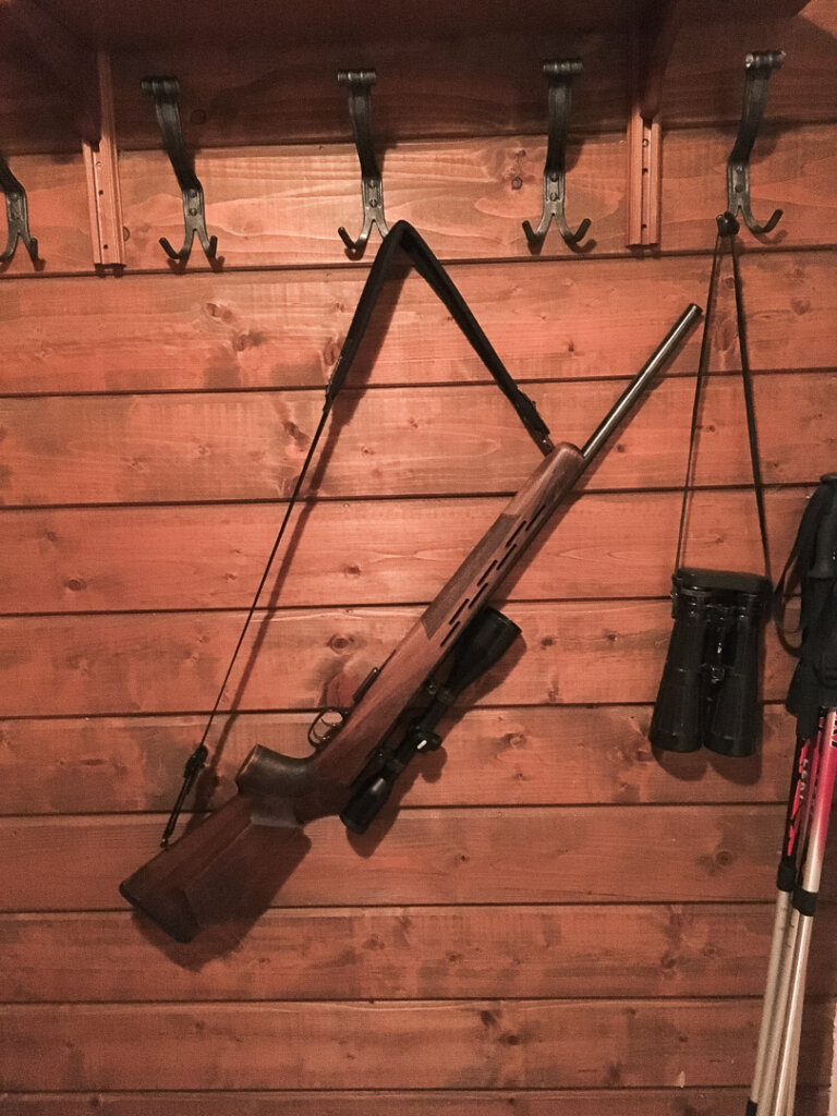 Die Waffe an der Garderobe- Ein Bild vergangener Tage